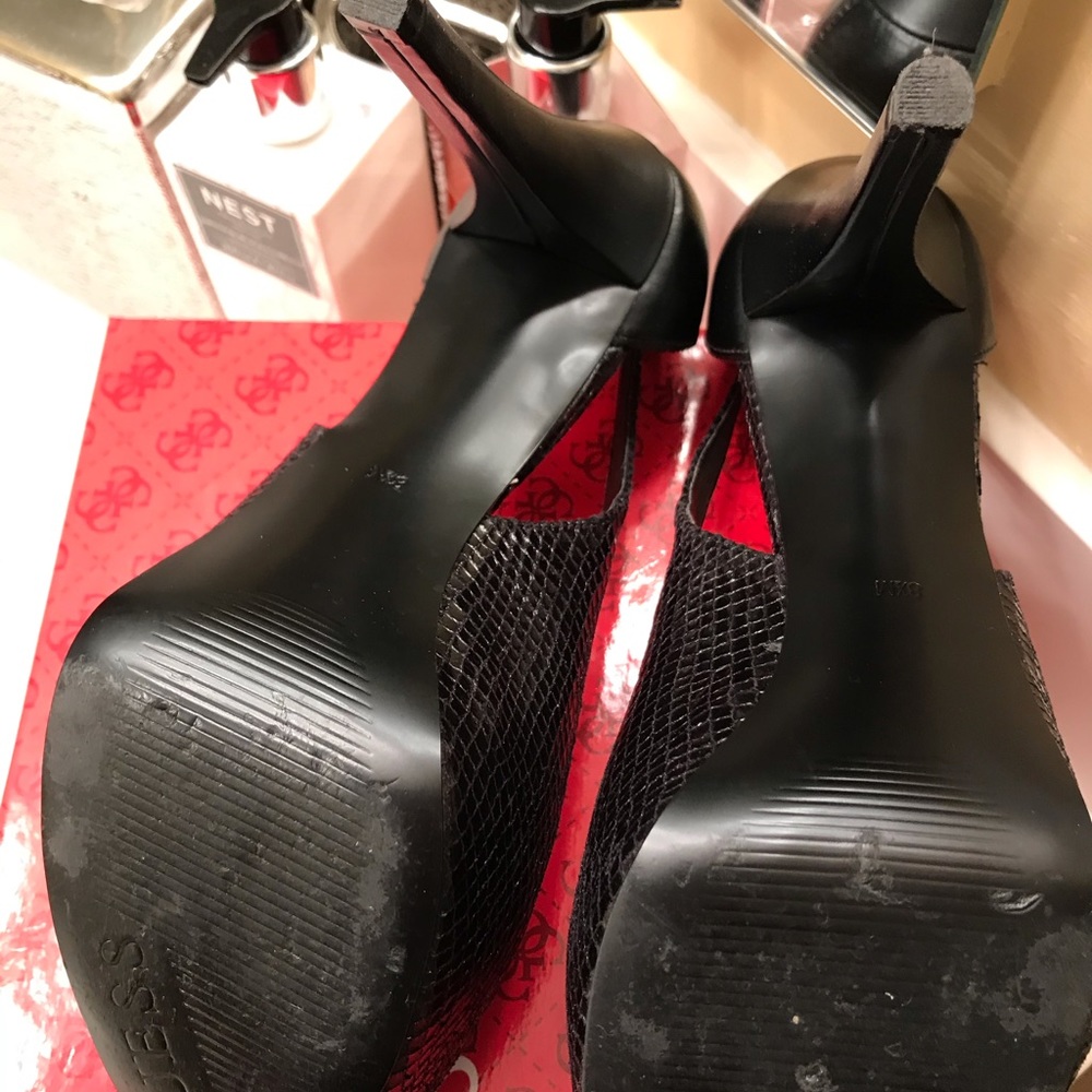 Guess Pumps - Picture 5 of 6